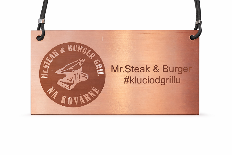 Měděná cedulka s koženou šňůrkou